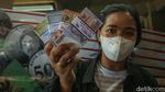 Penukaran Uang Baru Kini Ada di Pasar Pramuka