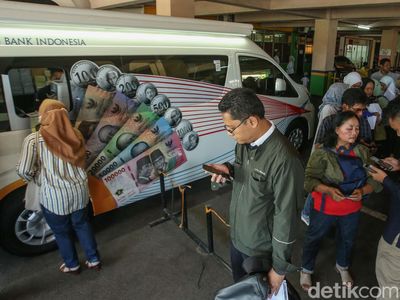 Penukaran Uang Baru Kini Ada di Pasar Pramuka