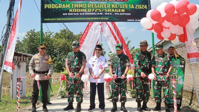 Penutupan TMMD Reguler ke-119 di Desa Gedongan, Kecamatan Plupuh, Kabupaten Sragen, Rabu (20/3/2024).