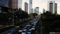 Kepadatan arus lalu lintas biasanya terjadi di jalan protokol. Selain itu, lokasi sekitar pasar takjil menjadi titik kemacetan selama Ramadan.