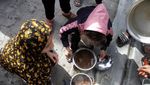Potret Kumpulan Warga Jabalia Antre Makanan