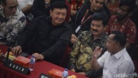 Dalam kesempatan itu, Ketua KPU Hasyim Asyari menyapa sejumlah undangan dalam rapat pleno terbuka penetapan hasil pemilu 2024.