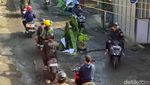Potret Jalanan Rusak di Sidoarjo Jadi Kebun Pisang