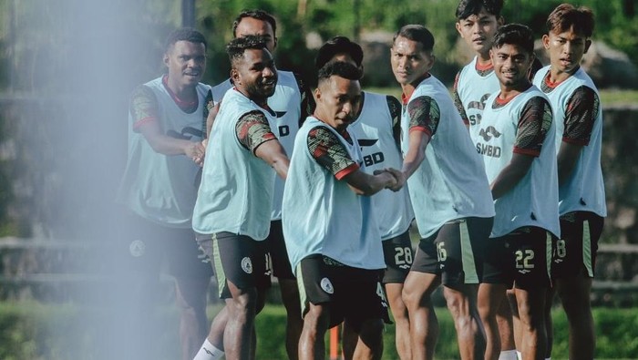 Latihan PSS Sleman di Lapangan Pakembinangun, Sleman, Senin (18/3/2024).