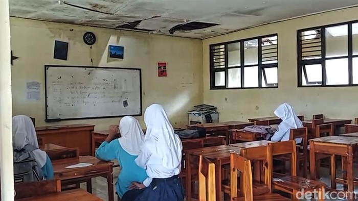 Ruang kelas di SMPN 1 Jampang, Sukabumi rusak
