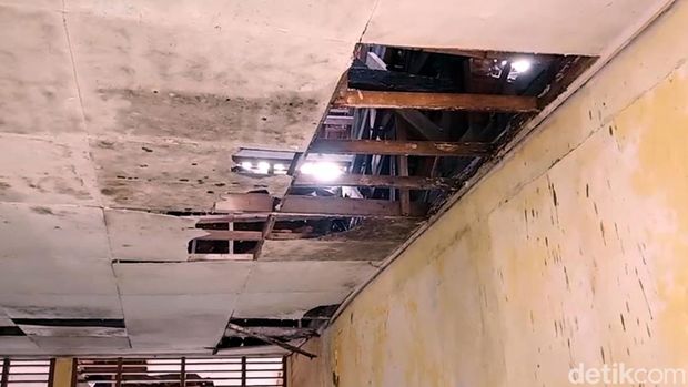 Ruang kelas di SMPN 1 Jampang, Sukabumi rusak