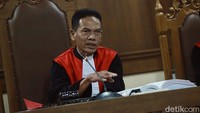 Hal memberatkan tuntutan adalah para terdakwa selaku penyelenggara pemilihan umum seharusnya melaksanakan penyelenggaraan Pemilu sesuai ketentuan yang berlaku dan tidak menyimpang. Jaksa mengatakan khusus untuk terdakwa tujuh, Masduki Khamdan Muchamad, perbuatannya telah menyalahgunakan kewenangan dalam perekrutan Pantarlih luar negeri Kuala Lumpur.