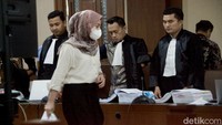Sementara, hal meringankan tuntutan adalah perbuatan para terdakwa mulai dari penetapan DPT hingga pemungutan suara telah dianulir dan dinyatakan tidak sah oleh KPU RI atas rekomendasi Bawaslu RI dan dilaksanakan pemungutan suara ulang pada 10 Maret 2024. Lalu, para terdakwa telah dinonaktifkan sebagai ketua maupun anggota PPLN Kuala Lumpur.