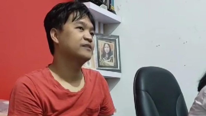 Singgih Sahara saat mediasi terkait donasi yang diselewengkannya di Kelurahan Karanganyar Gunung, Semarang.