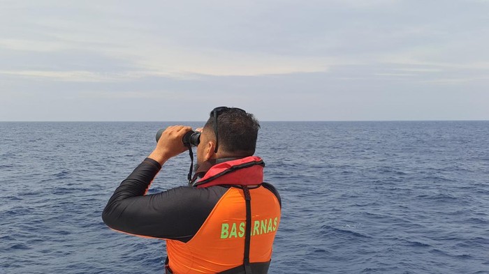 Suasana pencarian tiga korban tenggelamnya KM Sweet di Ambon, Maluku.