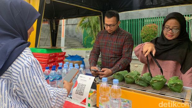 Tenant kuliner Nasi Bakar Blanco  di Pasar Ramadan Medan (Andika Syahputra/detikcom)