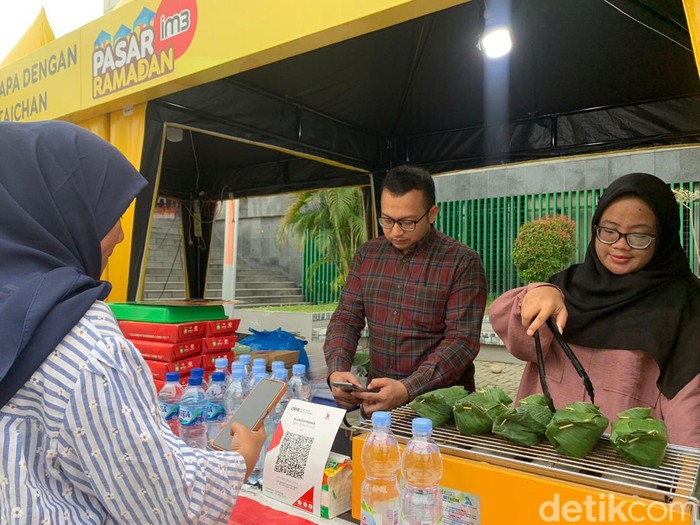Tenant kuliner Nasi Bakar Blanco  di Pasar Ramadan Medan (Andika Syahputra/detikcom)
