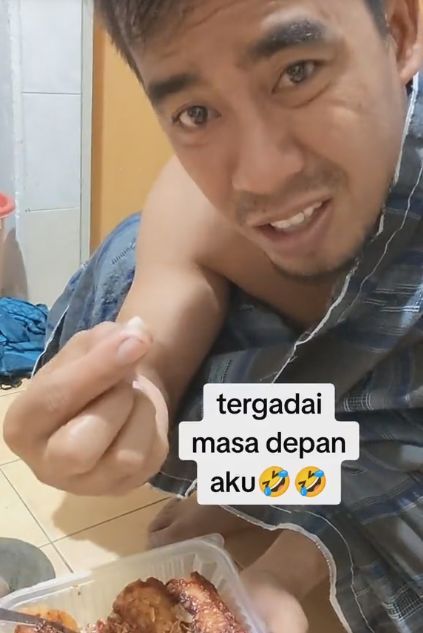Zonk! 5 Orang Ini Dapat Takjil Keras hingga Tidak Matang di Bazar Ramadan
