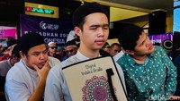 Al-Quran braille digital itu dilengkapi dengan mikrofon yang bakal memudahkan mereka mengaji dan menghafal ayat demi ayat