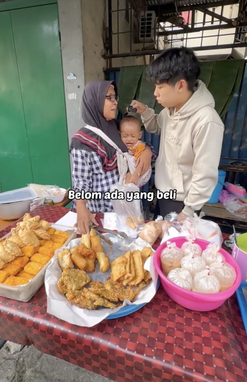 5 Momen Viral Selebgram Nonis Ikut Berburu Takjil, Niat Banget!