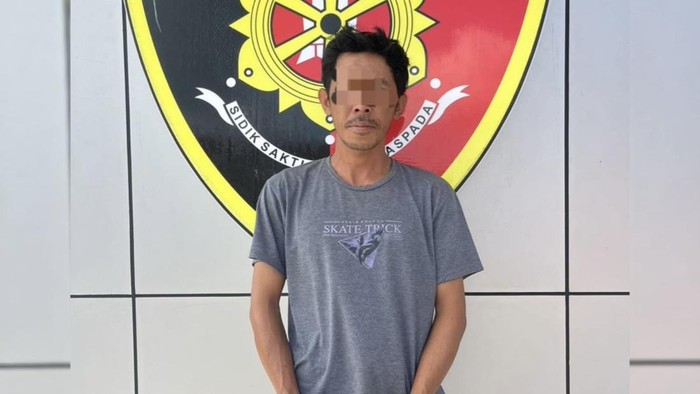 AA ditangkap saat penggerebekan rumah pengolahan timah ilegal di Belitung.