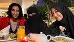 Potret Abidzar saat Motoran dan Mampir di Warung Bakso