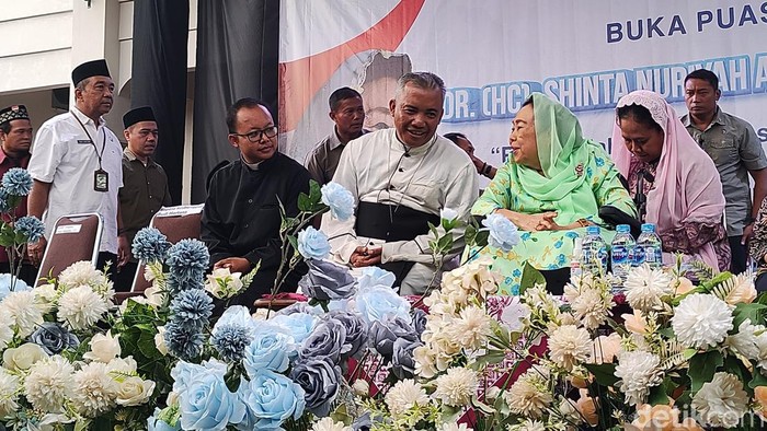 Acara buka bersama yang digelar Sinta Nuriyah Abdurrahman Wahid di Gereja Paroki Santa Maria Bunda Penasihat Baik Wates, Kabupaten Kulon Progo, Daerah Istimewa Yogyakarta (DIY), Kamis (21/3).