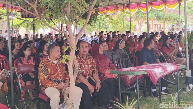 Acara buka bersama yang digelar Sinta Nuriyah Abdurrahman Wahid di Gereja Paroki Santa Maria Bunda Penasihat Baik Wates, Kabupaten Kulon Progo, Daerah Istimewa Yogyakarta (DIY), Kamis (21/3).