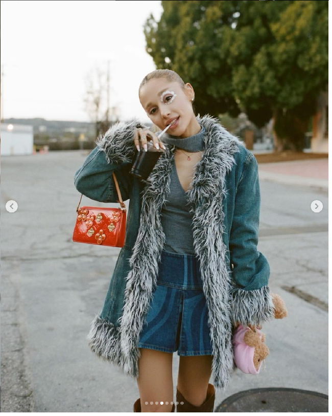 Salah satu single baru Ariana Grande dari album Eternal Sunshine yang viral di TikTok berjudul We Can’t Be Friends. Lirik lagu lagu tersebut sukses membuat netizen baper terutama bagi mereka yang tengah patah hati.Foto: Dok. YouTube/Instagram Ariana Grande