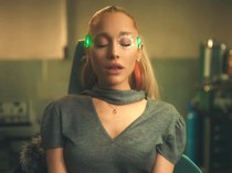 Video: Ariana Grande Minta Maaf Seusai Dituding Menolak Foto dengan Elvira