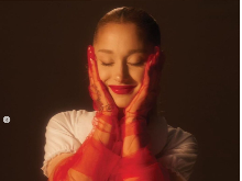Ariana Grande Balas Kritikan Haters yang Sindir Suaranya Berubah Ariana Grande Balas Kritikan Haters yang Sindir Suaranya Berubah