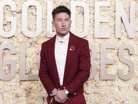 Barry Keoghan - Kandidat James Bond Barry Keoghan arrives at the 81st Golden Globe Awards on Sunday, Jan. 7, 2024, at the Beverly Hilton in Beverly Hills, Calif. (Photo by Jordan Strauss/Invision/AP)
