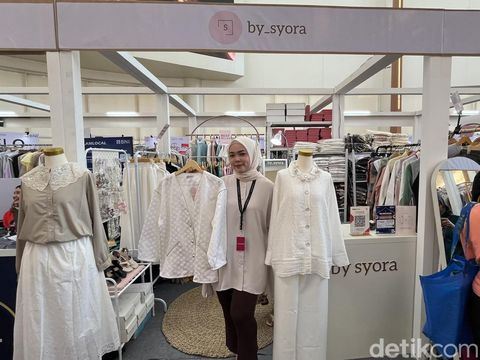 Bazar Glamlocal menawarkan beragam koleksi hijab, busana muslim hingga sarimbit dengan potongan harga yang menarik di Summarecon Mall Bekasi, mulai dari tanggal 20 Maret hingga 24 Maret 2024