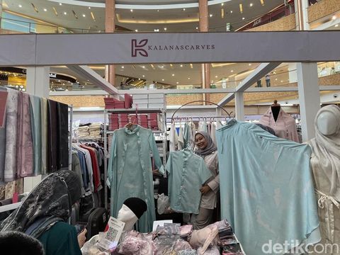 Bazar Glamlocal menawarkan beragam koleksi hijab, busana muslim hingga sarimbit dengan potongan harga yang menarik di Summarecon Mall Bekasi, mulai dari tanggal 20 Maret hingga 24 Maret 2024