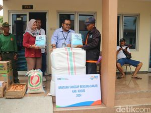 Warga Demak-Kudus Korban Banjir Bertahan di Pengungsian Hampir Sepekan