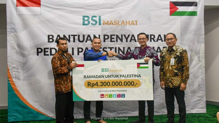 BSI Maslahat menyalurkan bantuan kemanusiaan tahap 4 untuk rakyat Palestina. Jumlah bantuan yang disalurkan Rp 4,3 miliar.
