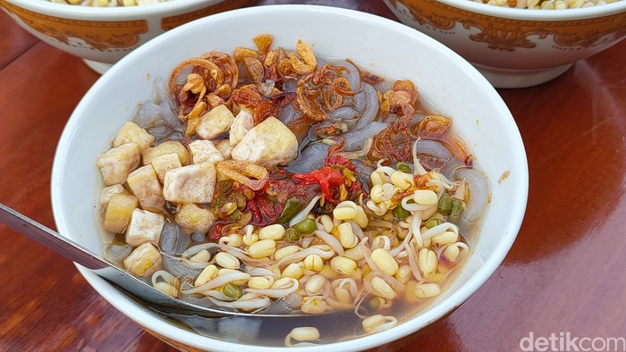 Cendol dawet sambal goreng di Rumah Makan Dadap Sumilir, Pendoworejo, Girimulyo, Kabupaten Kulon Progo, Rabu (20/3/2024).