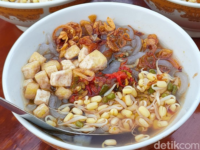 Cendol dawet sambal goreng di Rumah Makan Dadap Sumilir, Pendoworejo, Girimulyo, Kabupaten Kulon Progo, Rabu (20/3/2024).