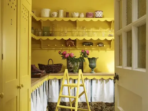 dapur warna kuning/ SIMON UPTON FOR SALVESEN GRAHA via Real Simple
