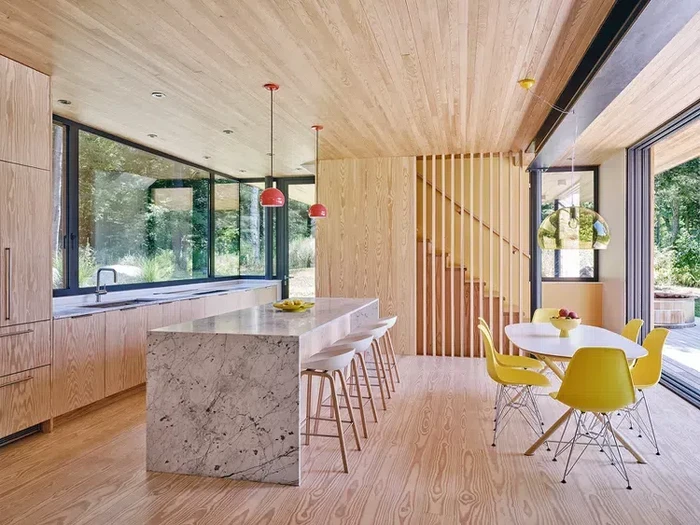 dapur warna kuning/MORTEN SMIDT FOR SARAH JEFFERYS ARCHITECTURE + INTERIORS via Real Simple