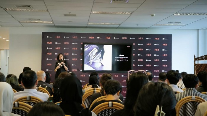 Direktur Eksekutif Shopee Indonesia Christin Djuarto memberikan penjelasan mengenai perbedaan ruang belanja terbarunya, High-End Brands dengan fitur Shopee Mall.