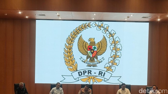 Diskiusi Dialetika Demokrasi dengan tema 