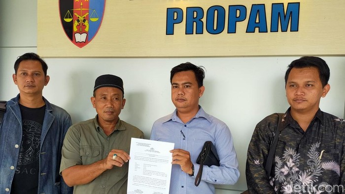 Dua oknum polisi dilaporkan ke Bidpropam Polda Sumsel.