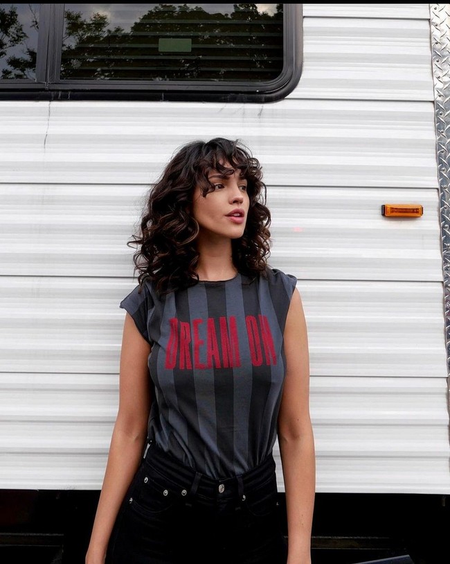 Eiza mengatakan banyak orang di industri Hollywood bahwa dirinya ‘terlalu cantik’ atau ‘terlalu seksi’ untuk peran-peran tertentu. Hal itu membuatnya tidak banyak muncul di banyak proyek film. Foto: Instagram/@eizagonzalez