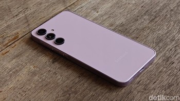 Galaxy A35 membawa sejumlah perubahan dibanding pendahulunya. Foto: Adi Fida Rahman/detikINET