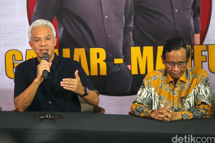 Ganjar Pranowo dan Mahfud Md menggelar jumpa pers di Jakarta, Kamis (21/3). Mereka menyatakan siap mengajukan gugatan sengketa hasil Pilpres 2024 ke MK.