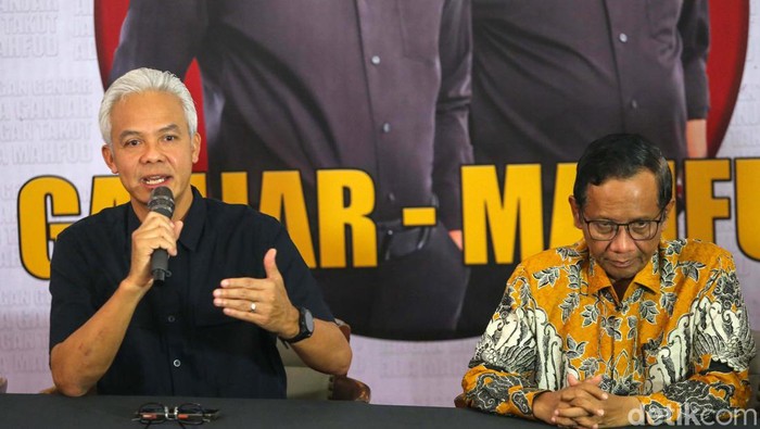 Ganjar Pranowo dan Mahfud Md menggelar jumpa pers di Jakarta, Kamis (21/3). Mereka menyatakan siap mengajukan gugatan sengketa hasil Pilpres 2024 ke MK.