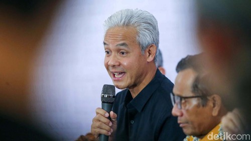 Ganjar Pranowo dan Mahfud Md menggelar jumpa pers di Jakarta, Kamis (21/3). Mereka menyatakan siap mengajukan gugatan sengketa hasil Pilpres 2024 ke MK.