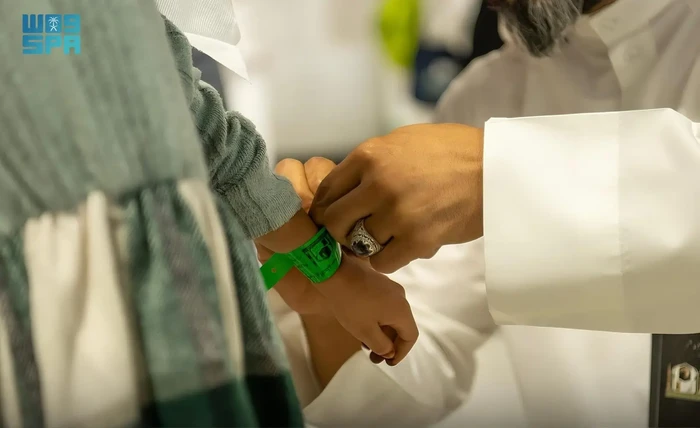 Saudi pasang tiga mesin cetak gelang pelacak anak di pintu utama Masjidil Haram.