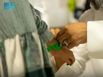 Saudi Pasang 3 Mesin Cetak Gelang Pelacak Anak di Pintu Masuk Masjidil Haram