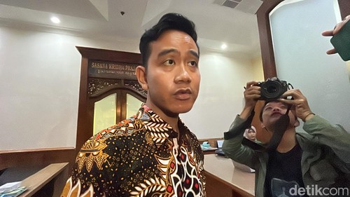 Gibran Rakabuming Raka ditemui di Balai Kota Solo, Kamis (21/3/2024).