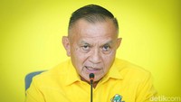 Tanggapan hasil Pemilu itu disampaikan oleh Sekjen Partai Golkar Lodewijk Freidrich Paulus.  