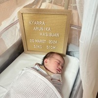 Anak pertama Jessica dan Yakup yang berjenis kelamin perempuan itu lahir dengan berat 3,1 kg dan tinggi 51 cm. Bayi cantik itu kemudian diberi nama Kyarra Arunika Hasibuan. Foto: Instagram