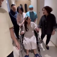 Selama di rumah sakit terlihat tak hanya suaminya, Yakup, melainkan mertua dan orangtua Jessica juga ikut menemani dan memberi semangat. Mereka pun tampak tak sabar menanti kelahiran cucunya. Foto: Instagram