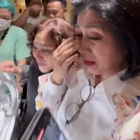 Kebahagiaan tampak jelas di wajah keluarga Jessica dan Yakup setelah melihat baby Kyarra lahir. Kedua nenek baby Kyarra bahkan sampai menangis terharu. Foto: Instagram